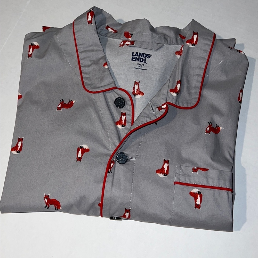 Lands End Grey With Fox Print Button Up Pajama Top
Size XXL